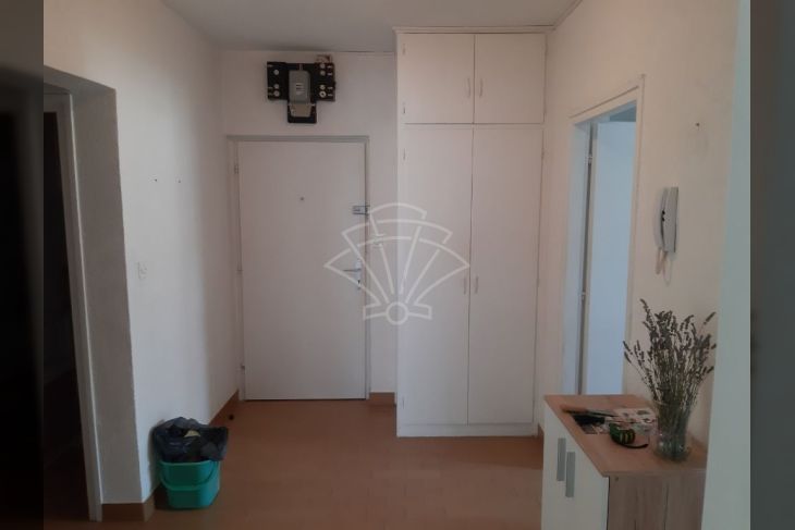 Stan u zgradi, Najam, Rijeka, Istok