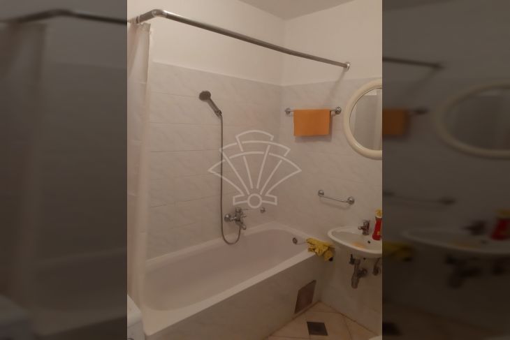 Stan u zgradi, Najam, Rijeka, Istok