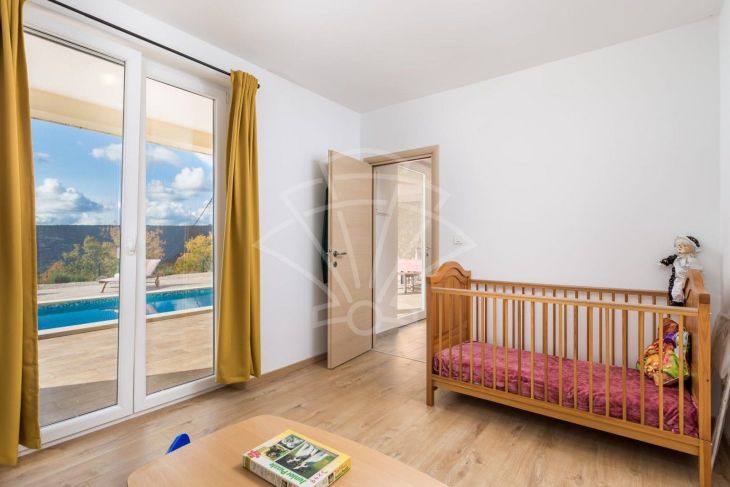 Samostojeća kuća, Najam, Raša, Trget Samostojeća kuća, Najam, Raša, Trget