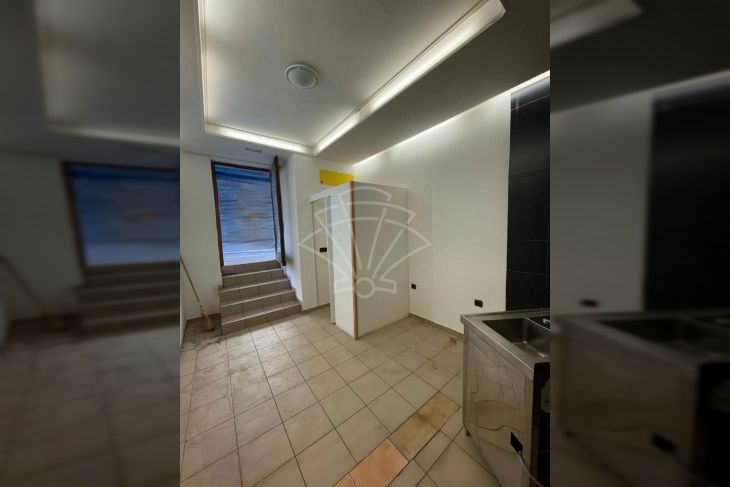 Prodajno-skladišni prostor, Najam, Rijeka, Centar