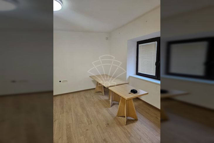 Dvojna kuća, Prodaja, Fužine, Vrata