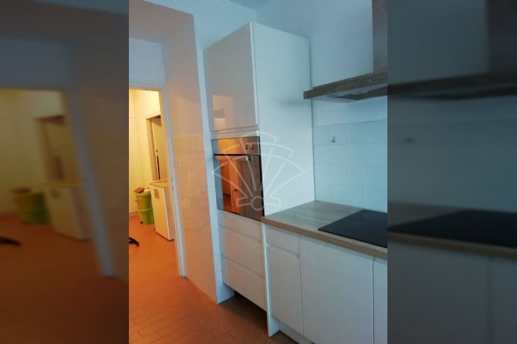 Stan u zgradi, Najam, Rijeka, Istok