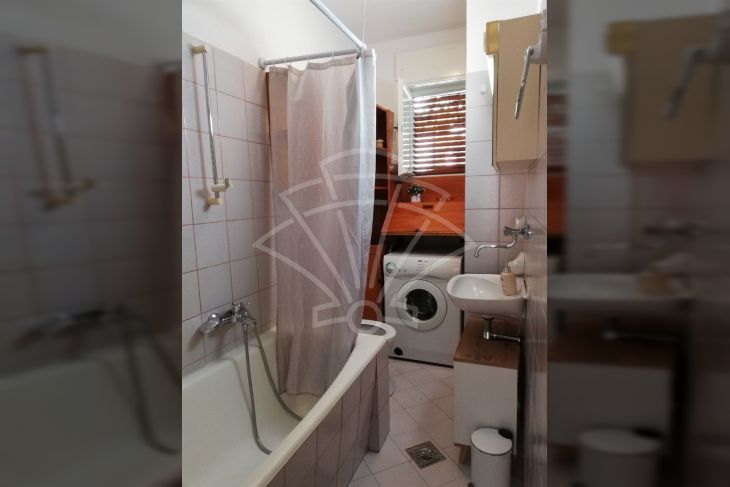 Stan u starijoj zgradi, Najam, Rijeka, Istok Stan u starijoj zgradi, Najam, Rijeka, Istok