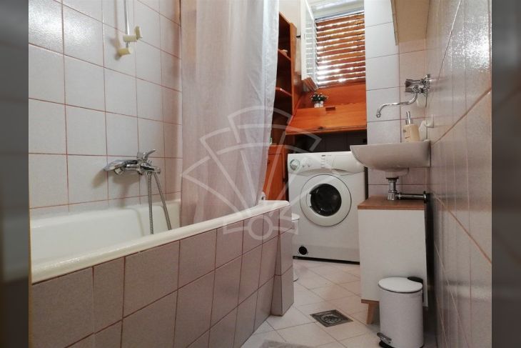 Stan u starijoj zgradi, Najam, Rijeka, Istok Stan u starijoj zgradi, Najam, Rijeka, Istok